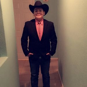 Meet your Posher, Leo jr.